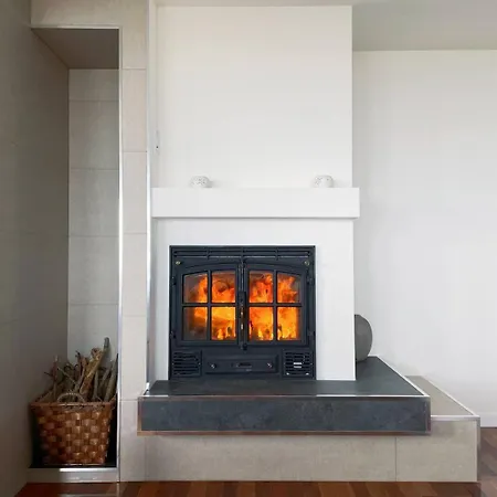 Fireplace 4 Bedrooms 1500 M * Penhas da Saúde