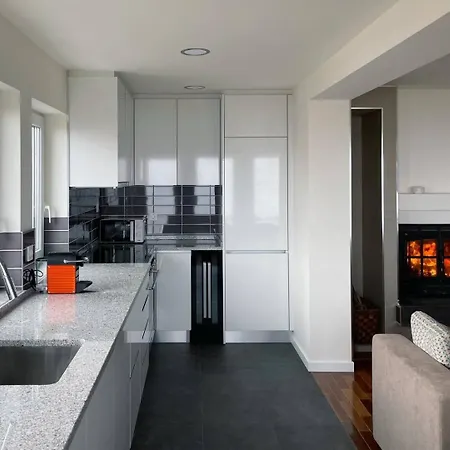 Fireplace 4 Bedrooms 1500 M * Penhas da Saúde